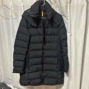 TATRAS 블랙 다운 자켓 후드 부착