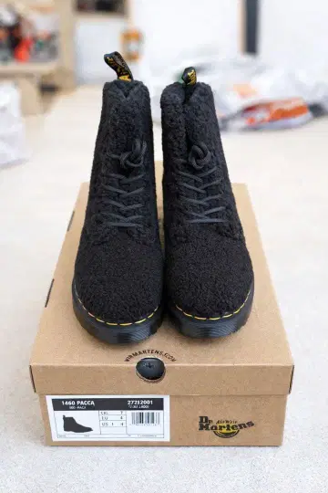 1460 체인 8홀 부츠 인기 블랙 / 38,500엔 (세금 포함)