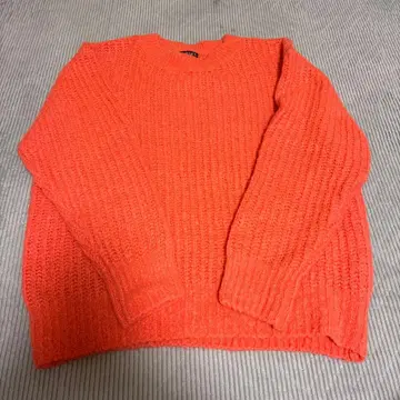 [택 포함 새상품] INDIVI 오렌지 컬러 니트 (이탈리아 실 사용)