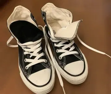 블랙의 하이컷 스니커즈 ( converse )