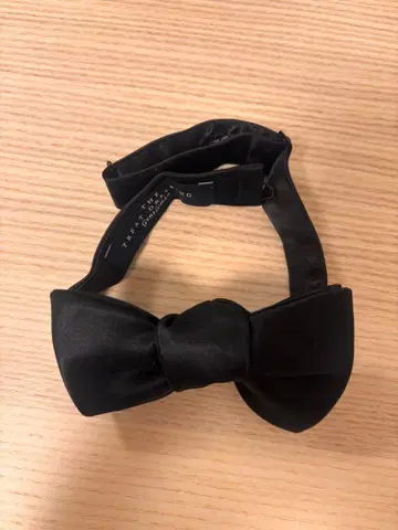 THE TREAT DRESSING 블랙 보타이