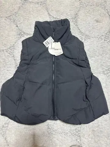 LASUD 스탠드 카라 숏 충전솜 베스트 차콜 그레이