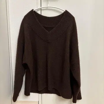 NOBLE YAK 와이드 V넥 니트 브라운