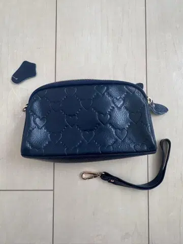 네이비 하트 무늬 파우치