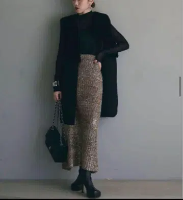 [ andrea&co ] 라메 믹스 샤기 니트 스커트