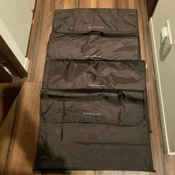 투모로우랜드 의류 케이스 4개