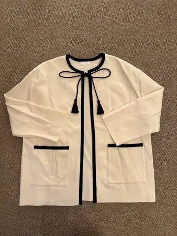 TOMORROW LAND 스웨터