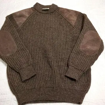 브라운 리브 니트 스웨터 팔꿈치 패치 포함