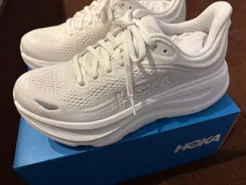 HOKA ONE ONE W BONDI 9 7B 화이트