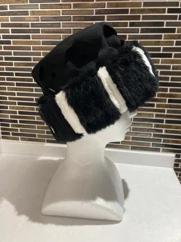 미사용 새상품 택 포함 ca4la 블랙과 화이트 퍼 버킷 햇