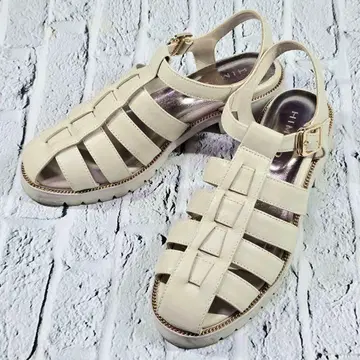 HIMIKO 베이지 스트랩 샌들