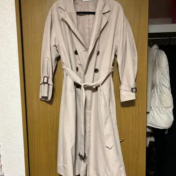 베이지 트렌치코트 더블 브레스트