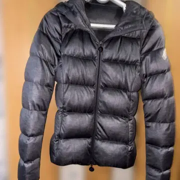 MONCLER 다크 그레이 다운 자켓