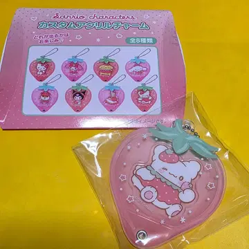 산리오 아크릴 참 이치고 디자인