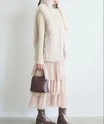 COCO DEAL 라이트 베이지 퍼 베스트