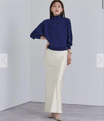 미사용 새상품 ur's 새틴 머메이드 스커트 화이트