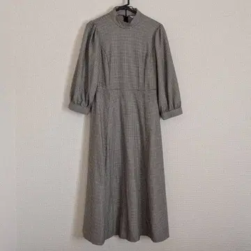 화이트 블랙 체크 하운드투스 체크 패턴 하이넥 긴팔 원피스