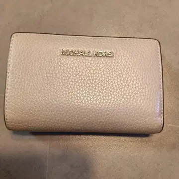 MICHAEL KORS 그레이 2단 접이식 지갑