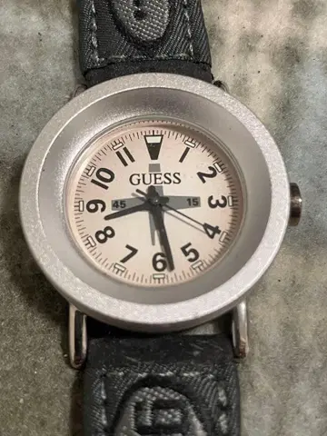 [ 작동품 ] GUESS 아날로그 쿼츠 손목시계 실버/블랙