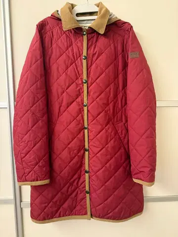 AIGLE 빨간색 퀼팅 자켓 후드 부착