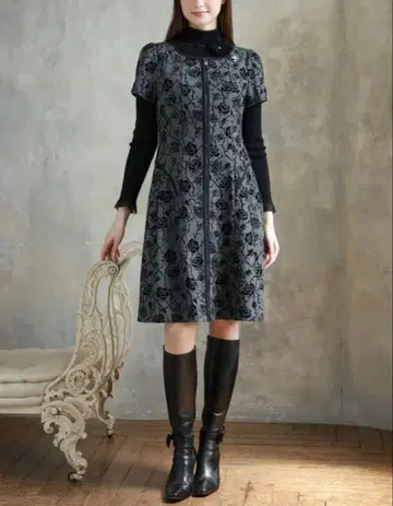 슈퍼 뷰티 2025년 가을/겨울 플로키 프린트 반팔 원피스