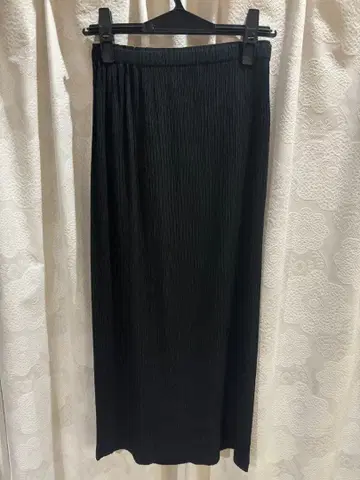 ISSEI MIYAKE 플리츠 롱 스커트 블랙