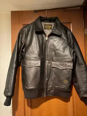 CLUCT 블랙 가죽 자켓 M 사이즈