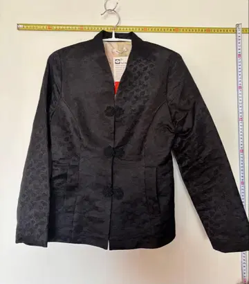 블랙 새틴 자켓 버튼 포함