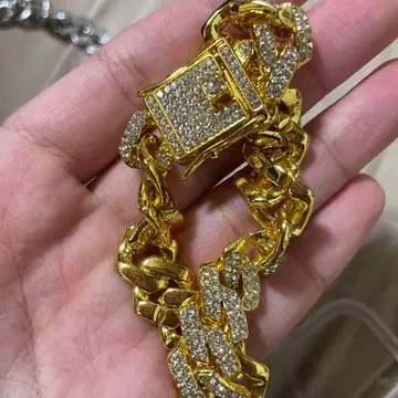 골드 컬러와 은색 체인 목걸이 세트 3개입