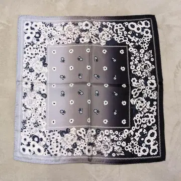 NOMARYTHM 꽃무늬 스카프 그라데이션