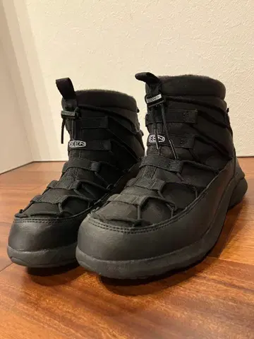 KEEN 블랙 하이컷 부츠