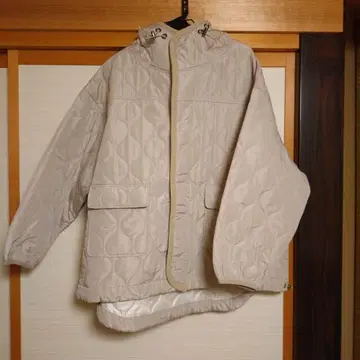 베이지 퀼팅 후드 부착 자켓