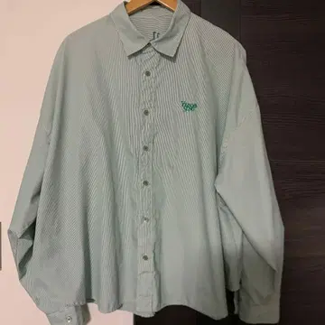 younger song 스트라이프 셔츠