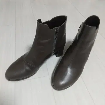 다크 브라운 지퍼 달린 숏부츠