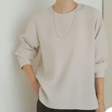 새상품 [ 정전기 방지 / 보풀 방지 ] 조젯 크루넥 블라우스