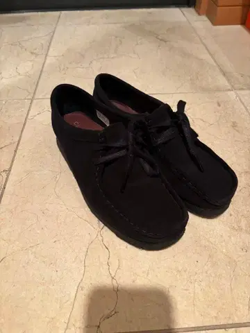 Clarks 블랙 모카신 스웨이드