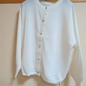 화이트 니트 버튼 가디건