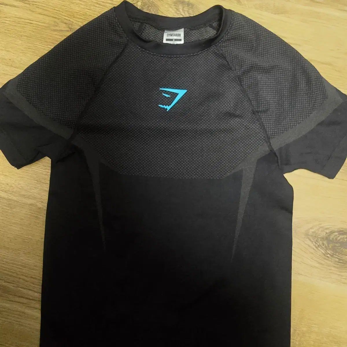 Gymshark Onyx v5 Short Sleeve Size S on Bunjang Global Site.