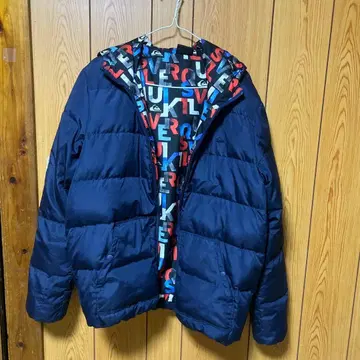 QUIKSILVER 후드 부착 다운 자켓 네이비