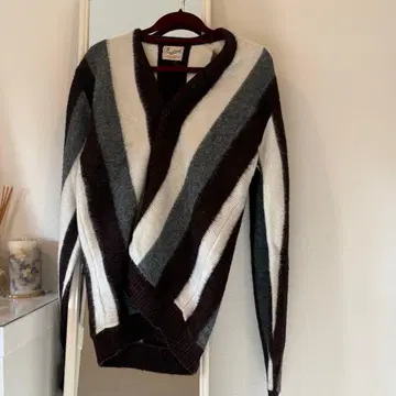 구제 의류 스트라이프 디자인 V넥 가디건