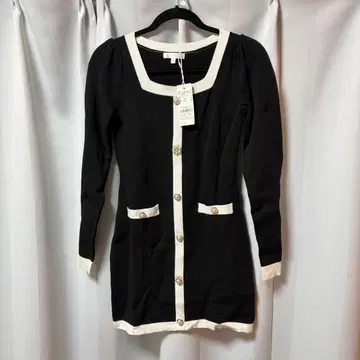 리엔다 블랙 니트 원피스 펄 버튼 포함