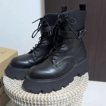 JEANASIS 통굽 블랙 워크 부츠