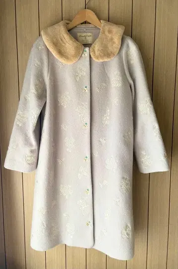 프랑슈리페 꽃 자수 코트