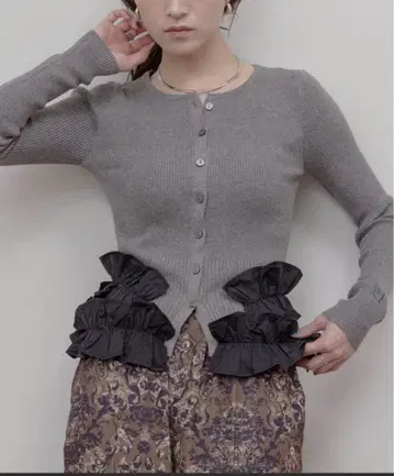 Eimee raw 개더 프릴 헴 리브 니트 가디건