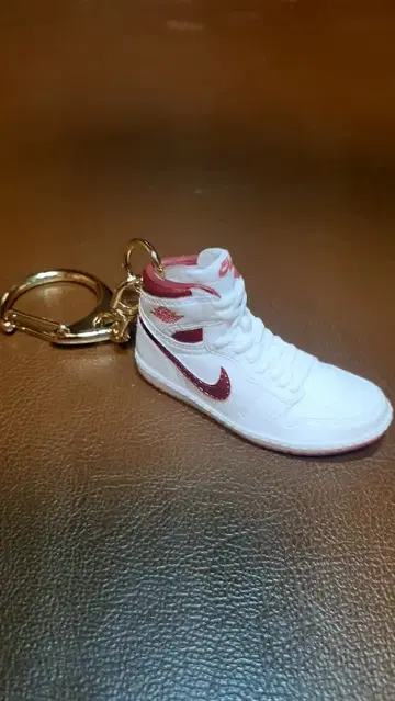 85 high 미니어처 스니커즈형 키링(오른쪽)
