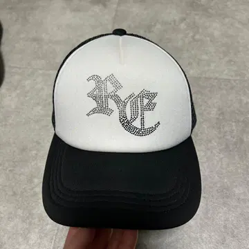 크리스탈 로고 트래커 캡 화이트/블랙