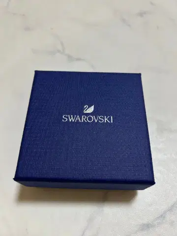 SWAROVSKI 스와로브스키 귀걸이 물방울 모양 미사용 박스 포함