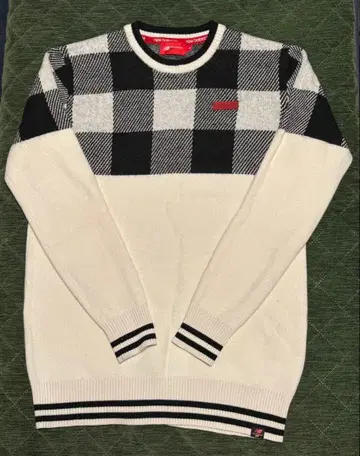 뉴발란스 체크 무늬 스웨터