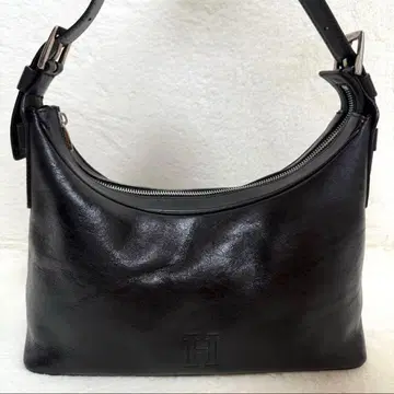 새상품급 HIROFU 숄더 하프문 올 가죽 H 로고 블랙
