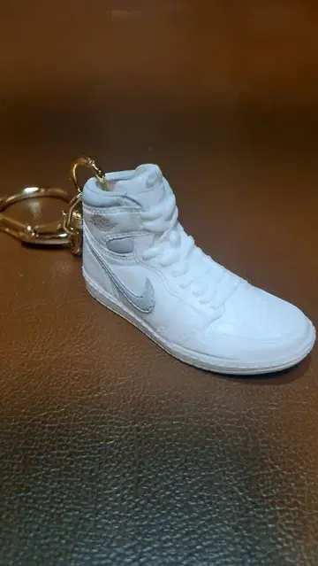 85 high 미니어처 스니커즈형 키링 (오른쪽)